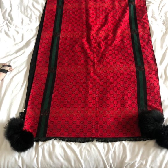 Gucci Black and Red Winter Scarf - Picture 4 of 8